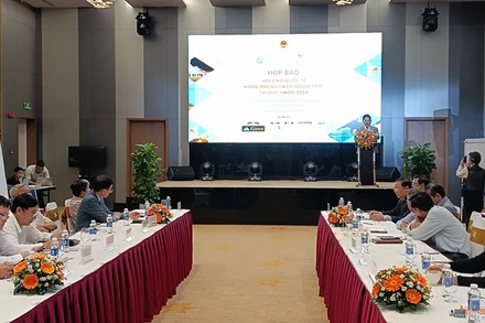 Quang cảnh buổi họp báo.