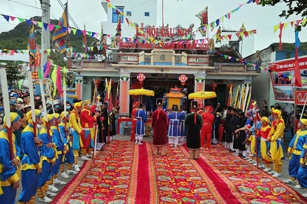 Lễ hội cầu ngư là sự kiện văn hóa truyền thống đặc sắc của xã Nhơn Hải.