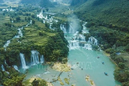 Thác Bản Giốc gồm nhiều các tầng thác nhỏ gộp lại. (Ảnh: TTXVN)