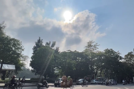 [Video] Hà Nội nắng nóng gay gắt diện rộng