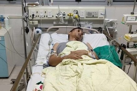 Bệnh nhân T. trong những ngày điều trị tại Trung tâm Hồi sức tích cực, Bệnh viện Bạch Mai.
