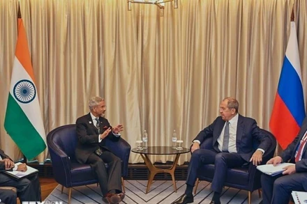 Ngoại trưởng Nga Sergey Lavrov (phải) và người đồng cấp Ấn Độ Subrahmanyam Jaishankar tại cuộc họp báo ở Astana, Kazakhstan ngày 3/7/2024. (Ảnh: ANI/TTXVN)