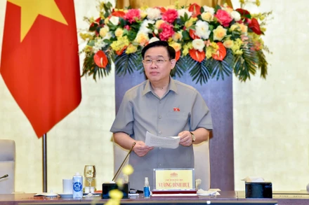 Chủ tịch Quốc hội Vương Đình Huệ phát biểu tại cuộc họp với Đoàn giám sát về 3 Chương trình mục tiêu quốc gia. (Ảnh: Duy Linh)