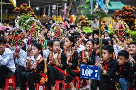 Kéo trăng về bản cùng chương trình "Điều ước cho con"