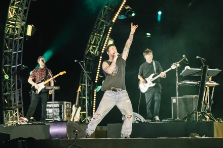 [Video] Những hình ảnh trong đêm diễn của nhóm nhạc Maroon 5 tại Việt Nam
