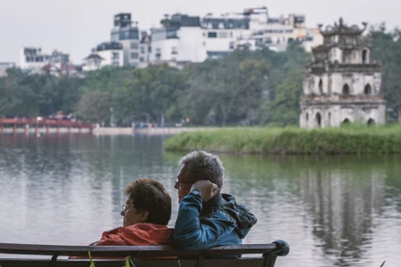 [Ảnh] Mùa đông Hà Nội đến chậm 