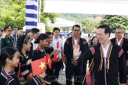 Chủ tịch nước Võ Văn Thưởng dự Ngày hội Đại đoàn kết toàn dân tộc tại Liên khu dân cư xã Suối Trai, huyện Sơn Hòa, tỉnh Phú Yên. (Ảnh: TTXVN)