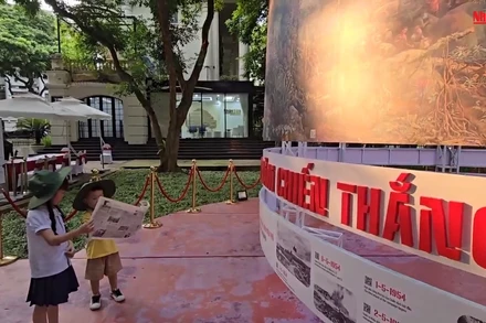 [Video] Báo Nhân Dân bắt đầu tặng tranh Panorama "Chiến dịch Điện Biên Phủ" trên toàn quốc