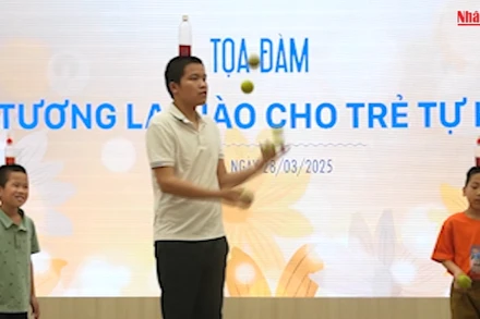 [Video] Trẻ tự kỷ chinh phục môn tung hứng
