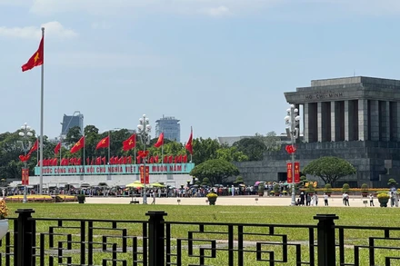 [Video] Đường phố Hà Nội tấp nập ngày 2/9