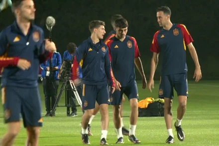 Tây Ban Nha đối đầu Costa Rica bằng sức trẻ