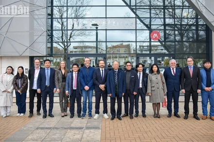 Lĩnh vực giáo dục và đào tạo nguồn nhân lực là một trong những trọng tâm trong chuyến thăm và làm việc của Đại sứ Đinh Toàn Thắng tại miền nam nước Pháp. (Ảnh: MINH DUY)