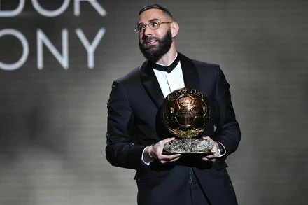 Benzema lần đầu tiên nhận giải thưởng Quả bóng Vàng 2022 sau một năm thành công trong màu áo Real Madrid. (Ảnh: Getty)