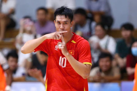Nguyễn Thịnh Phát - Quả bóng Vàng futsal Việt Nam 2024 ghi bàn mở tỷ số. (Ảnh: VFF)