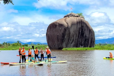 Du khách đến Đồng Nai vui chơi trong đợt nghỉ lễ 30/4 và 1/5. 