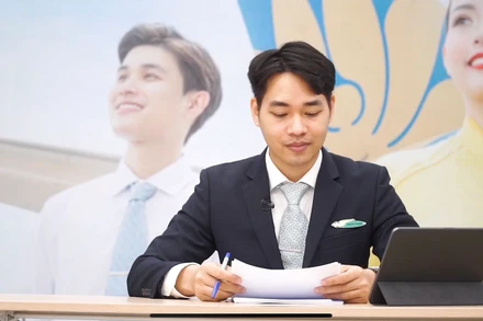 Tiếp viên Trần Ngọc Trung. (Ảnh: VNA)