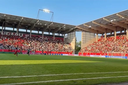 [Video] Thưởng thức bàn thắng của Thanh Nhã từ cabin ban huấn luyện