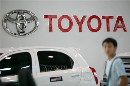 Biểu tượng Toyota tại cửa hàng ở Tokyo, Nhật Bản. (Ảnh minh họa: EPA/TTXVN)