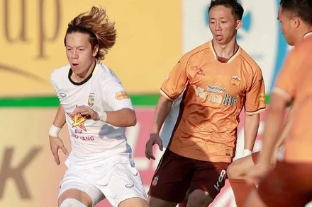 Hồng Lĩnh Hà Tĩnh (áo trắng) giành chiến thắng tối thiểu trước Hoàng Anh Gia Lai. (Ảnh: Hồng Lĩnh Hà Tĩnh FC)