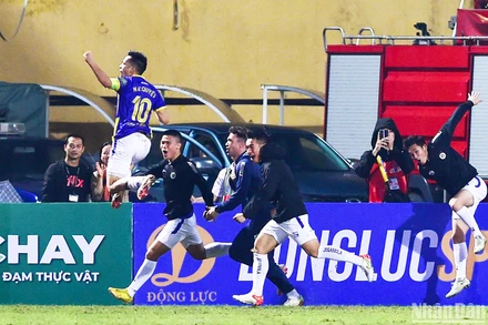 [Ảnh] Văn Quyết lập cú đúp trong trận đấu gặp Công an Hà Nội
