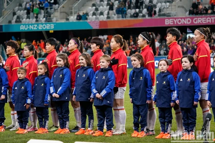 Quốc ca Việt Nam vang lên tại sân vận động Forsyth Barr (New Zealand). (Ảnh: ĐỖ ĐẠT)