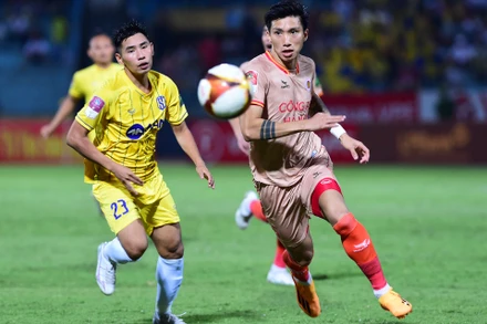 [Ảnh] Công an Hà Nội áp sát ngôi đầu V-League 2023