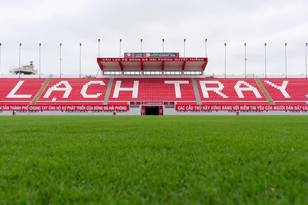 Sân Lạch Tray đã được nâng cấp hoàn thiện, đủ tiêu chuẩn tổ chức các trận đấu quốc tế quan trọng. (Ảnh: QM)