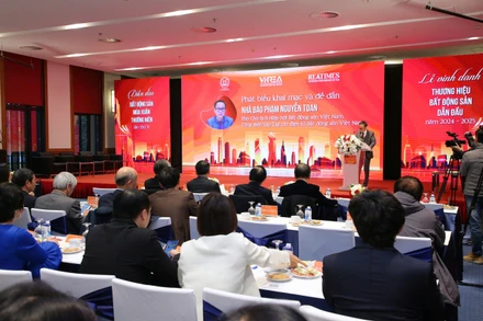 Ông Phạm Nguyễn Toan, Phó Chủ tịch VNREA phát biểu đề dẫn Diễn đàn.