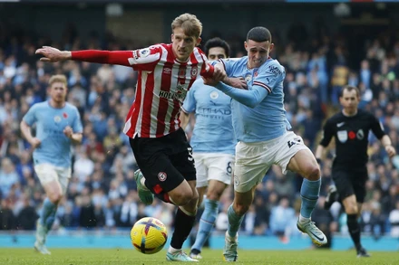 Man City phải thắng Brentford mới hy vọng cạnh tranh ngôi vô địch. Ảnh: REUTERS