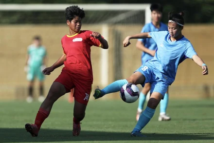 TP Hồ Chí Minh (áo đỏ) tìm được bàn gỡ hòa quan trọng. (Ảnh: VFF)