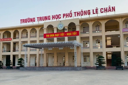Trường Trung học phổ thông Lê Chân - nơi được cho là đã thực hiện thu vận động tài trợ xây dựng trạm biến áp chưa đúng với chỉ đạo của Sở Giáo dục và Đào tạo Hải Phòng, gây dư luận không tốt trước thềm năm học mới.