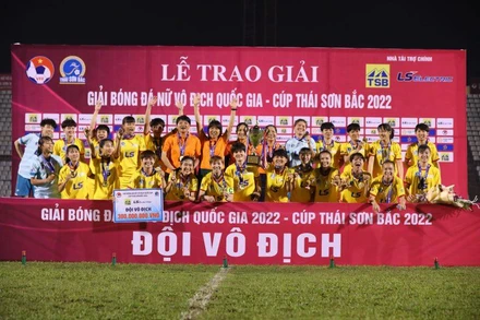 Các cô gái TP Hồ Chí Minh I ăn mừng chức vô địch lần thứ 11. (Ảnh: VFF)