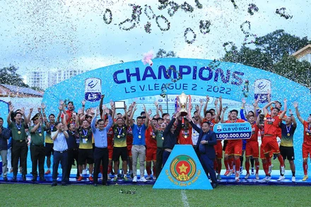 Thời khắc đăng quang ngôi vô địch của CLB Công An Nhân Dân. (Ảnh: VPF)