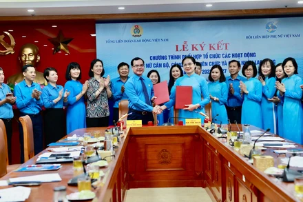 Hình ảnh tại lễ ký kết. 