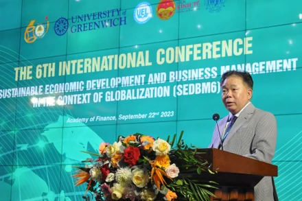 PGS.TS Nguyễn Trọng Cơ, Giám đốc Học viện Tài chính phát biểu đề dẫn hội thảo.