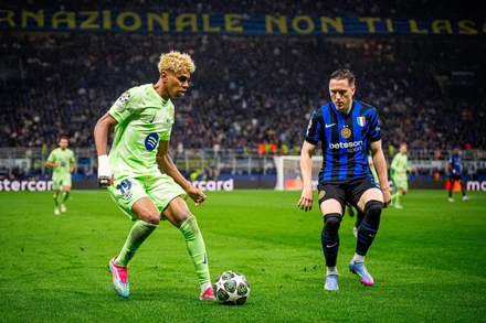 Lamine Yamal đã luôn xuất hiện với băng quấn tay phải khi tập luyện và thi đấu từ hồi tháng 2 năm nay. (Ảnh: Barca FC)