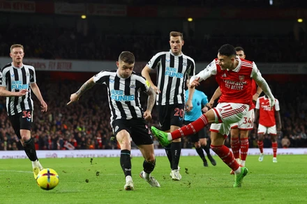 Cuộc đọ sức giữa Newcastle và Arsenal sẽ vô cùng hấp dẫn, đặc biệt ở hai hành lang cánh.