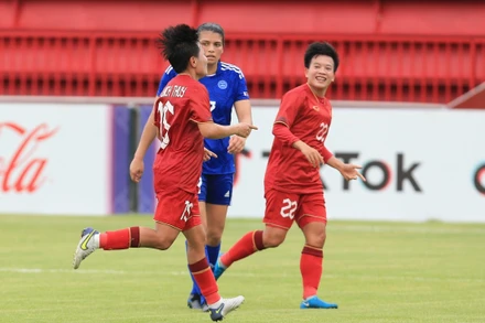 Bích Thùy ghi bàn gỡ hòa ở phút 41. (Ảnh: Dương Thuật)