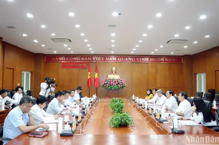 Quang cảnh buổi làm việc. 