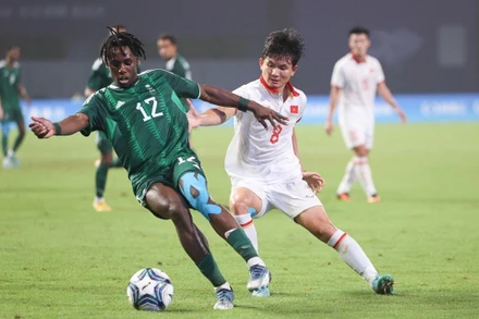 Đội tuyển Olympic Saudi Arabia vượt trội hơn để kiểm soát thế trận. (Ảnh: VFF)