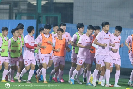 Các cầu thủ tích cực tập luyện từ ngày 13/3 đến nay. (Ảnh: VFF)