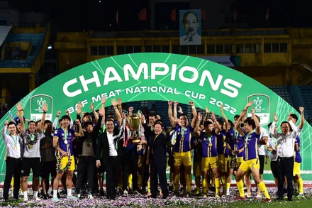 [Ảnh] Hà Nội lần thứ ba nâng Cúp Quốc gia