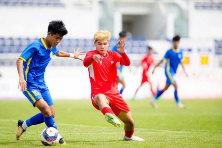 PVF (áo đỏ) giành suất vào chơi trận chung kết. 