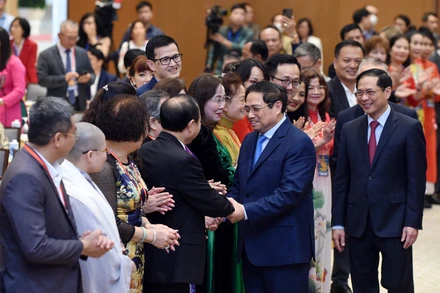 [Ảnh] Thủ tướng Phạm Minh Chính gặp mặt kiều bào tiêu biểu dự chương trình Xuân Quê hương 2023