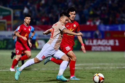 [Ảnh] HLV Kiatisak cùng Công an Hà Nội đứt mạch toàn thắng