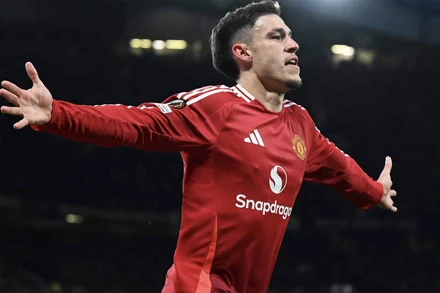 Manuel Ugarte mở tỷ số cho Manchester United. (Ảnh: MUFC)