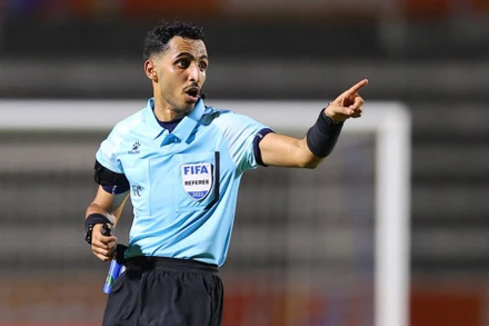 Trọng tài Al Marri Abdulla. (Ảnh: Getty)