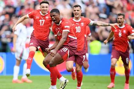 Kwadwo Duah ăn mừng bàn thắng mở tỷ số. (Ảnh: Gettys)