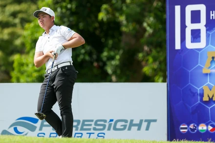 Nguyễn Anh Minh giành về cúp vô địch nội dung cá nhân. (Ảnh: AJM)