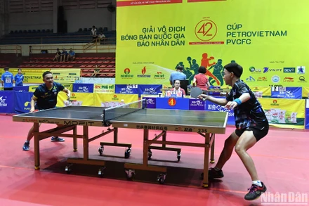 Nguyễn Anh Tú chiến thắng Đinh Anh Hoàng để mang chức vô địch về cho Hà Nội. 